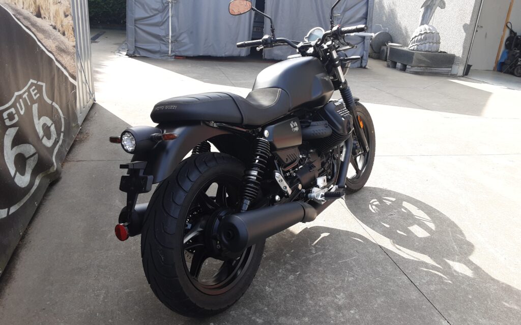 Moto Guzzi V7 Stone en vente chez Golden Bikes