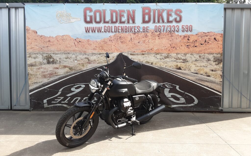 Moto Guzzi V7 Stone en vente chez Golden Bikes