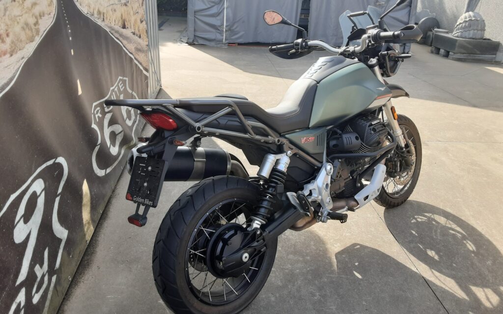 Moto Guzzi V85TT verde en vente chez Golden Bikes